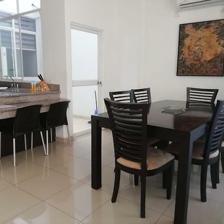 Departamento En El Centro De Manta Appartement Buitenkant foto