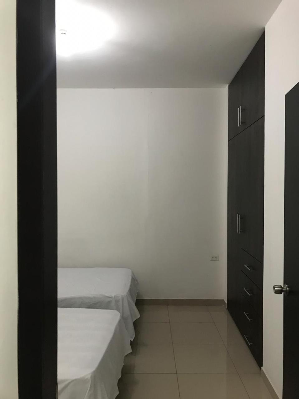 Departamento En El Centro De Manta Appartement Buitenkant foto