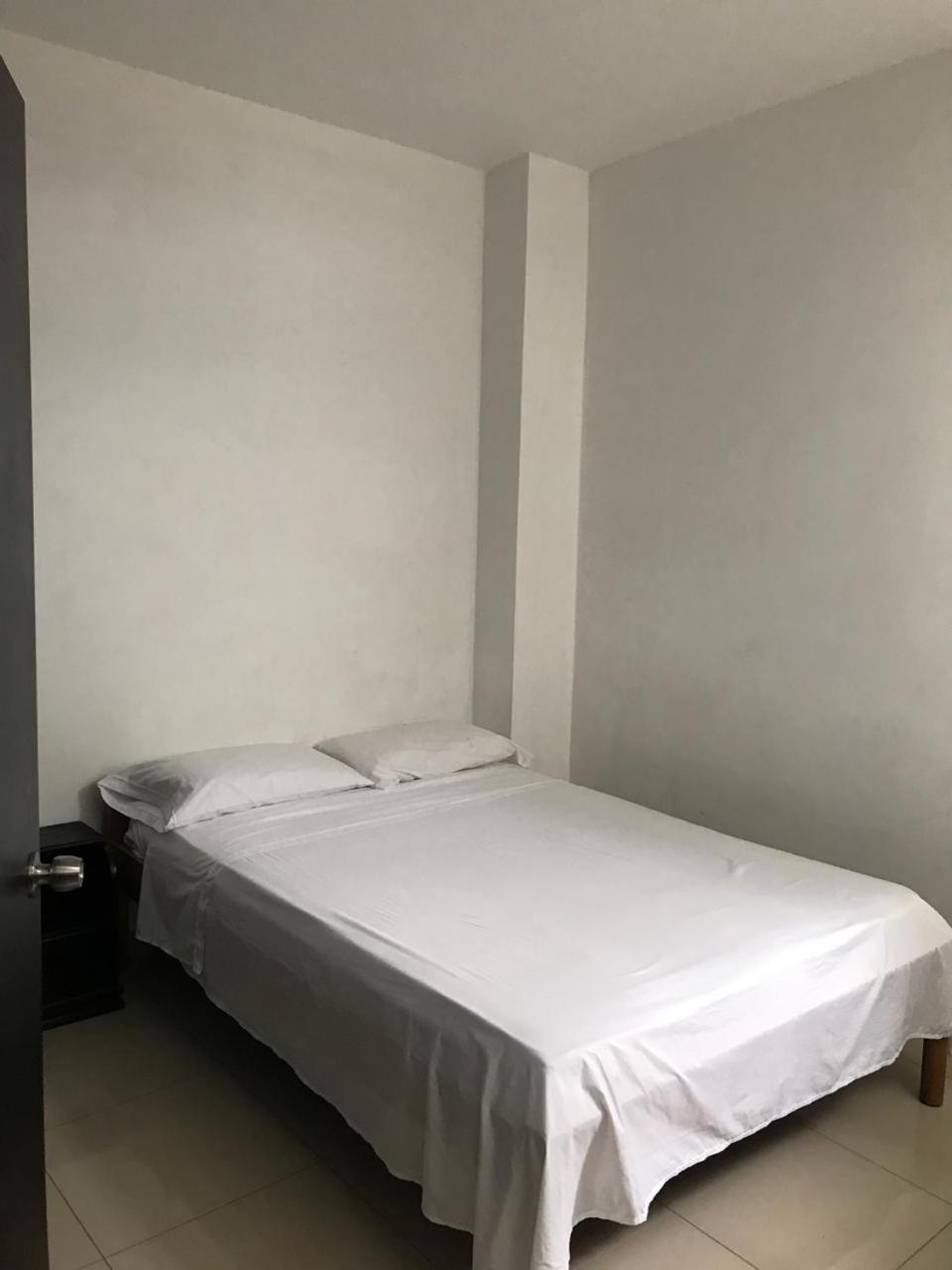 Departamento En El Centro De Manta Appartement Buitenkant foto
