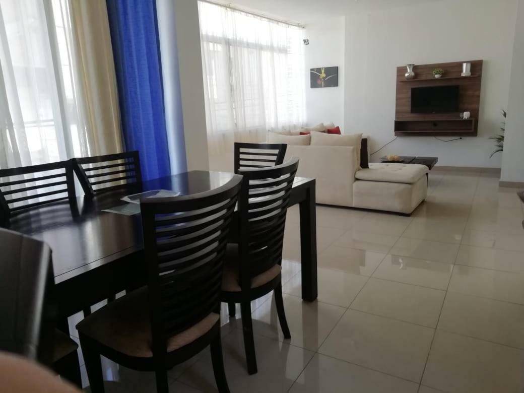 Departamento En El Centro De Manta Appartement Buitenkant foto